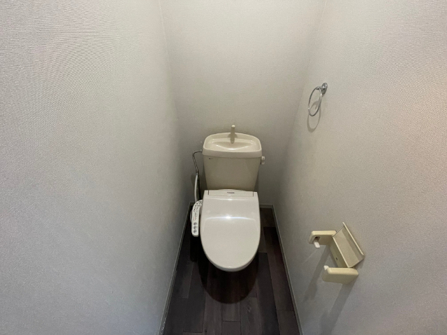����4