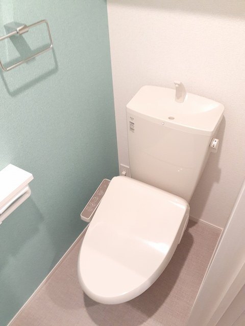 ����4
