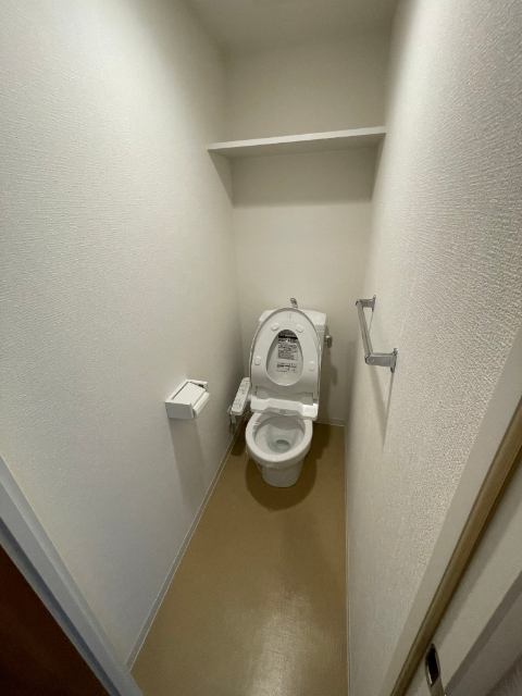 ����4