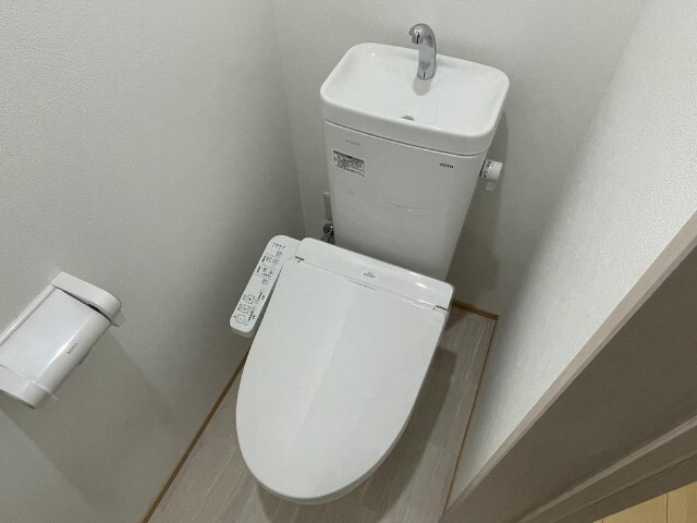 ����9