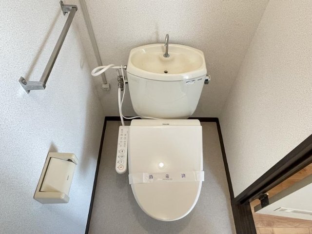 ����9