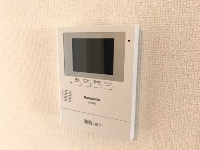 ����9