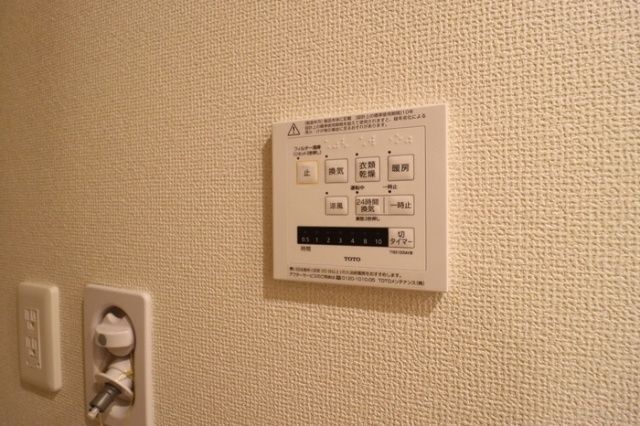 ����18