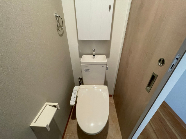 ����4