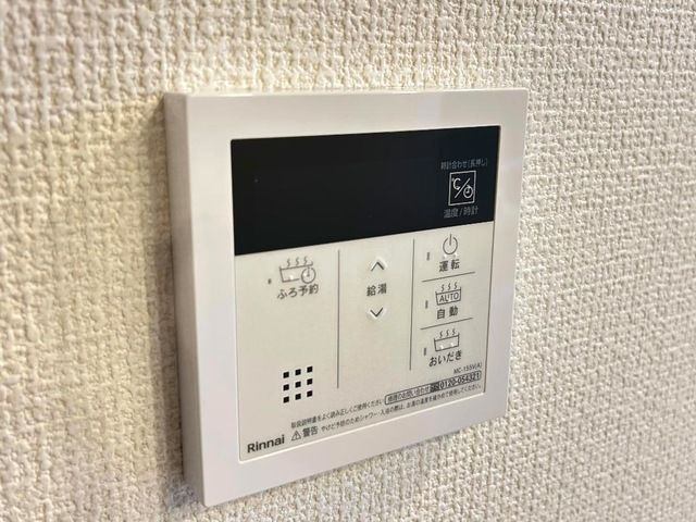 ����12