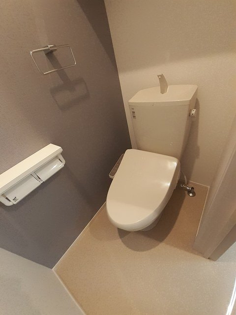 ����4