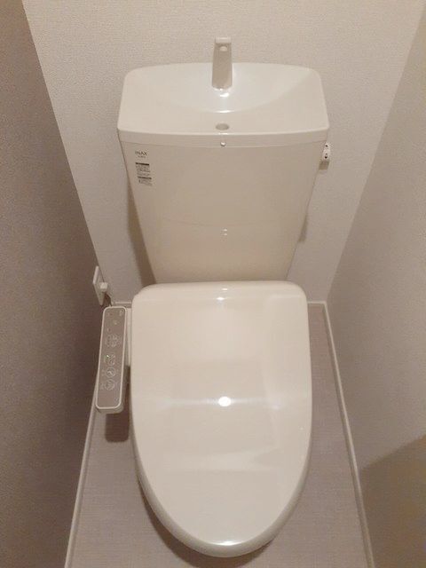 ����4