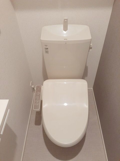 ����4
