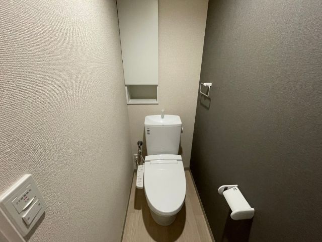 ����4
