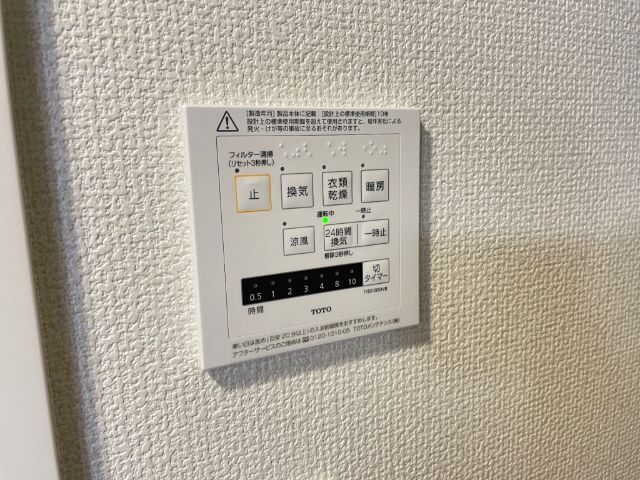 ����15