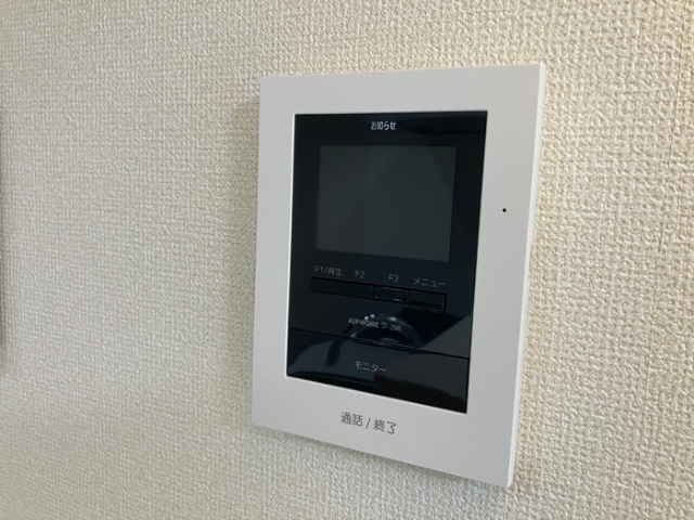 ����12