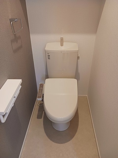 ����4