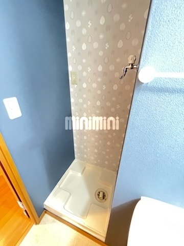 ����17