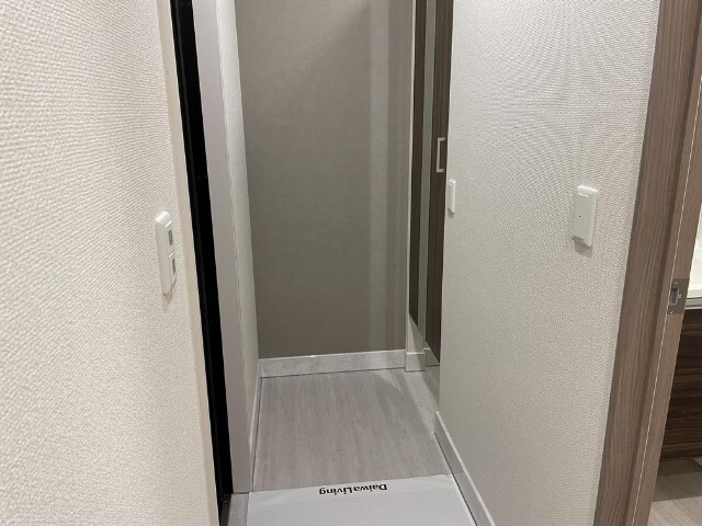 ����9