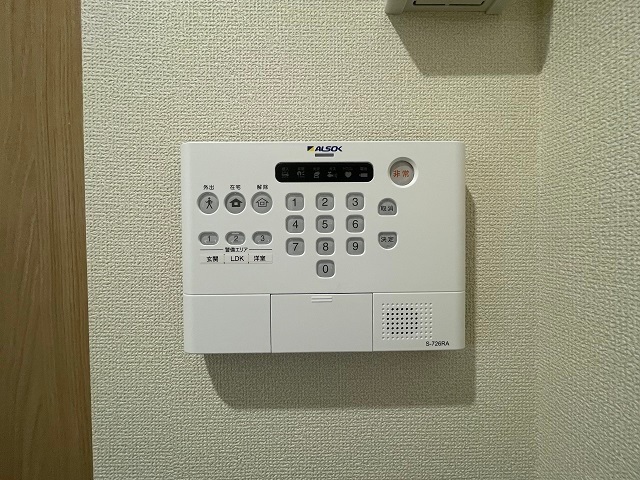 ����15