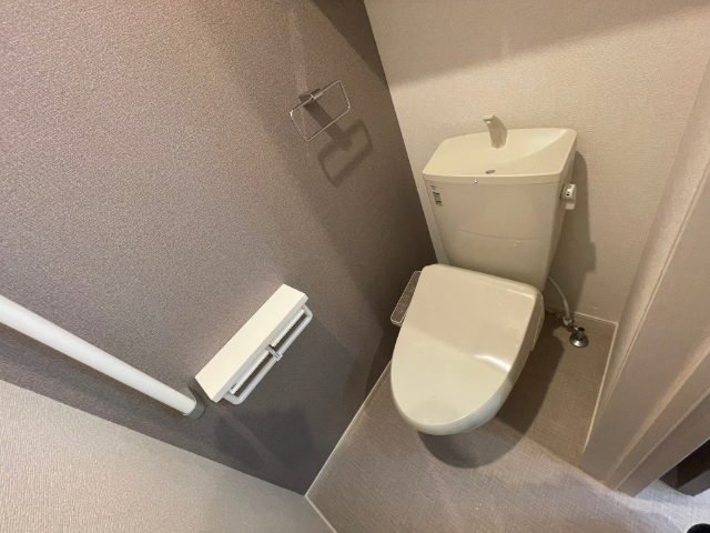 ����4