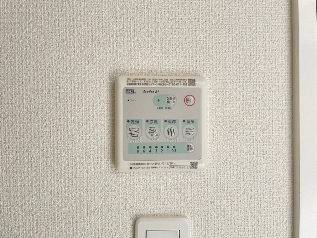 ����16