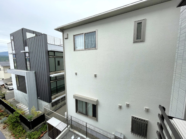 ����10