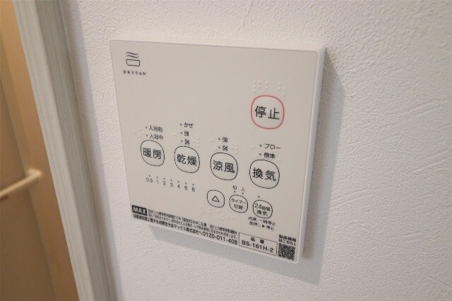 ����12