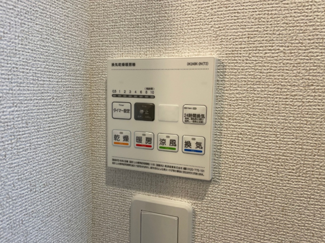 ����12