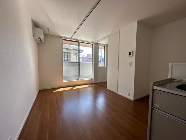 ����3