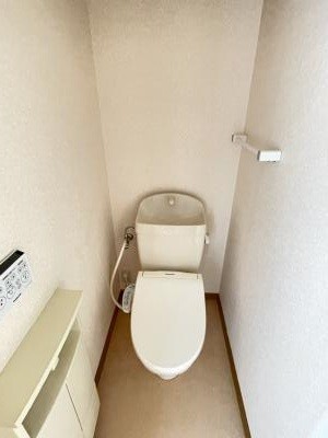 ����4