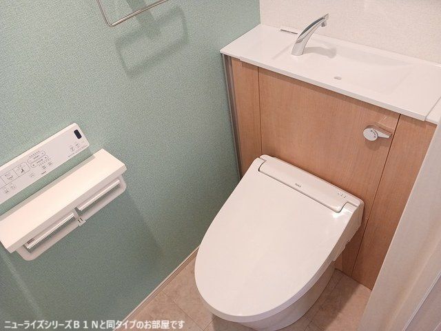 ����4