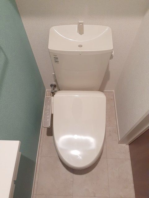 ����4