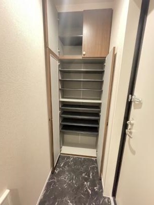 ����8