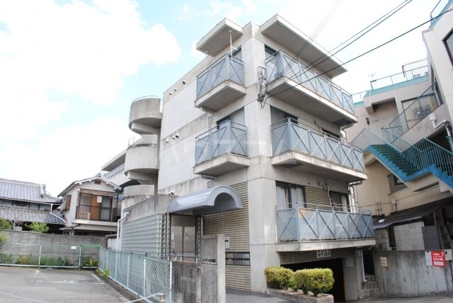 ���{���ʎs����T���ڂP�q