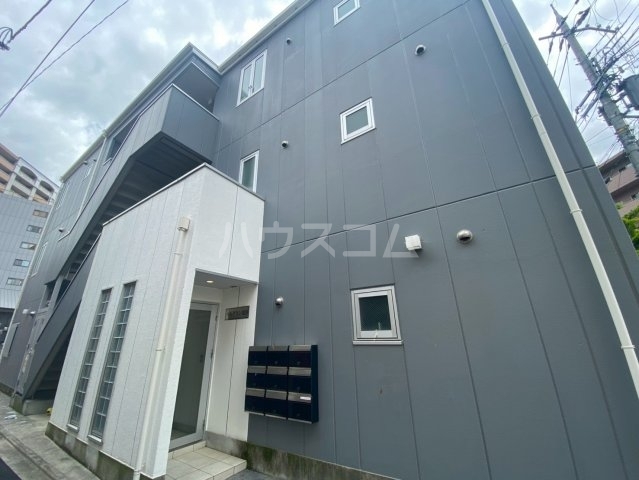 ���{�r�c�s�Ζؒ��P�q