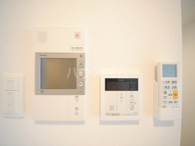 ����12