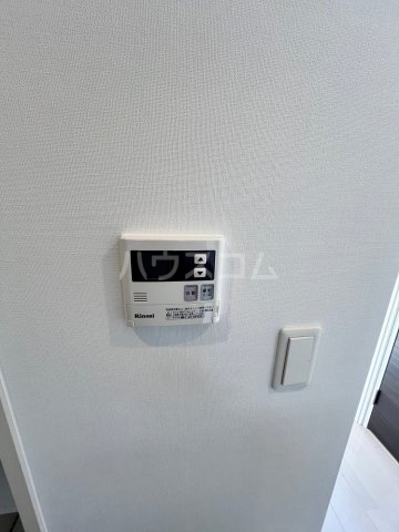 ����16