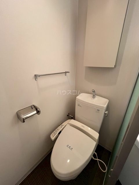 ����4