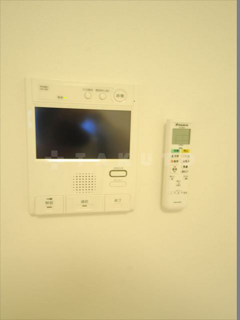 ����9