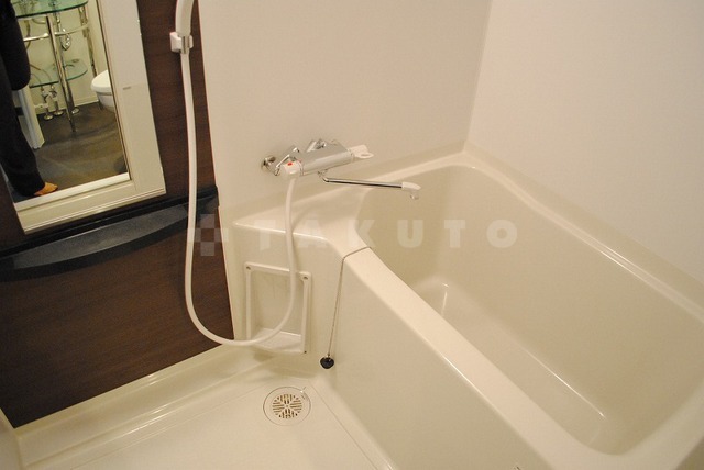 ����4
