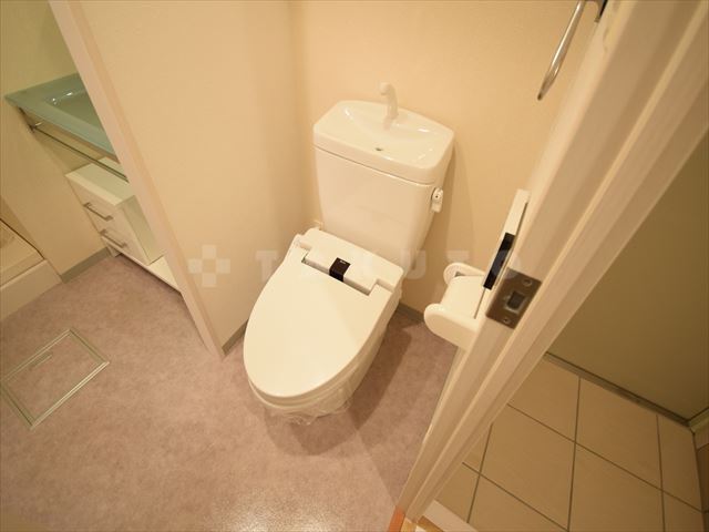 ����4