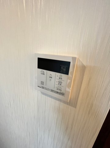 ����15