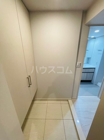 ����4