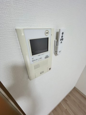 ����10