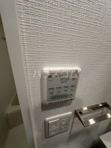 ����15