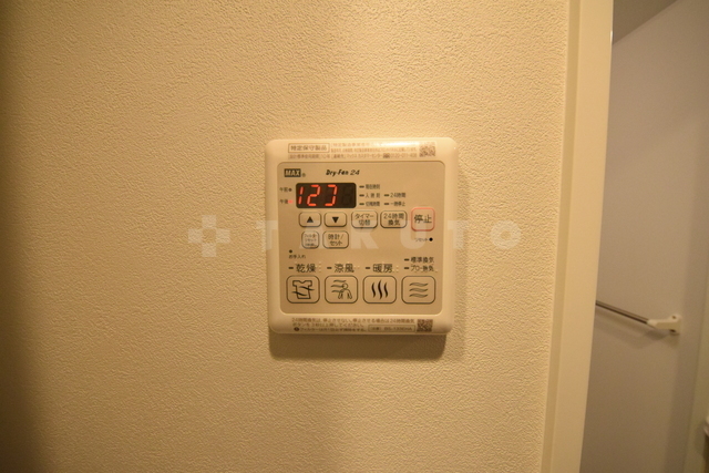 ����16