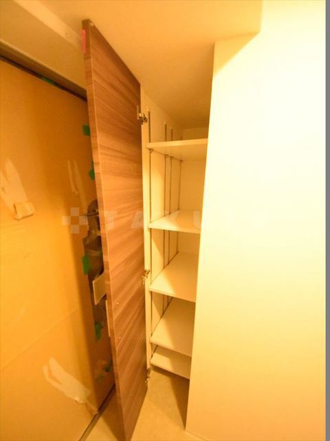 ����9