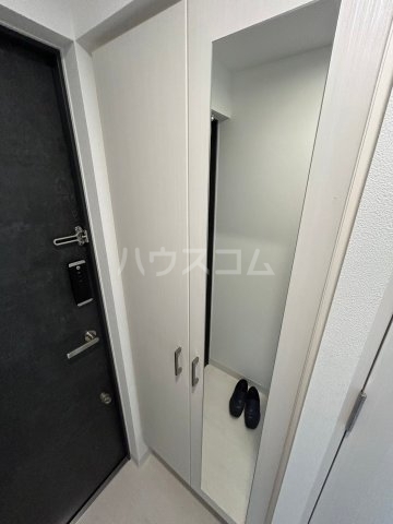 ����9