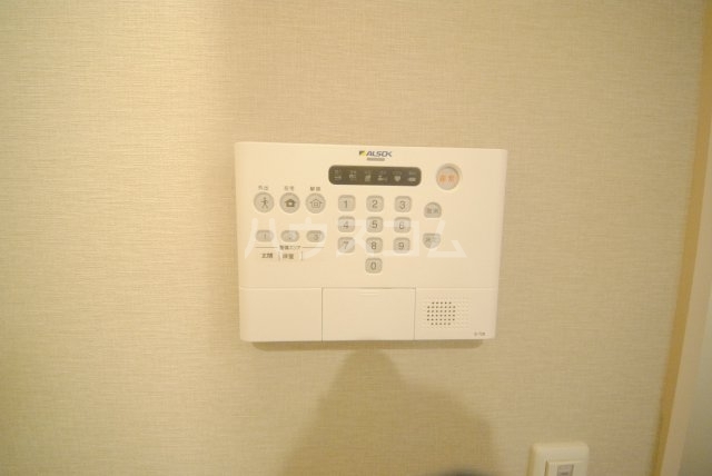 ����15