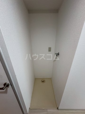 ����18