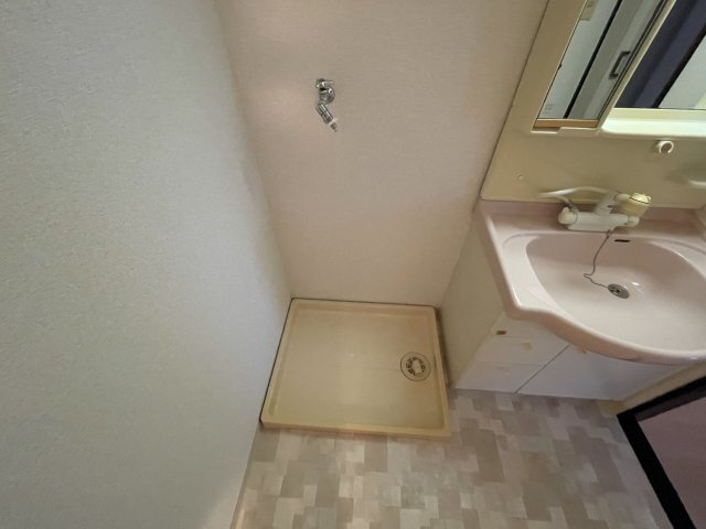 ����12