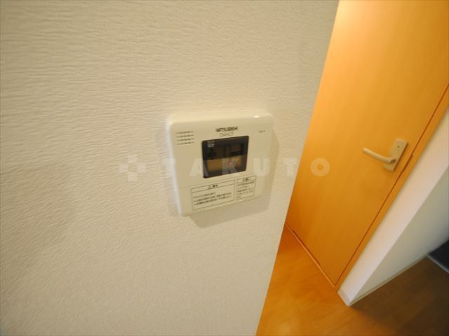 ����8
