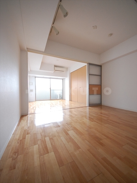 ����16