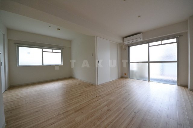 ����12